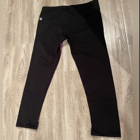 Lavender Under Armour tank top, black-purple Fabletics tights, black longsleeve - Picture 6 of 8